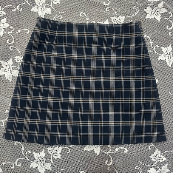 Aritzia Sunday Best Yuri Plaid Mini Skirt
Sz 4 - Picture 8 of 8